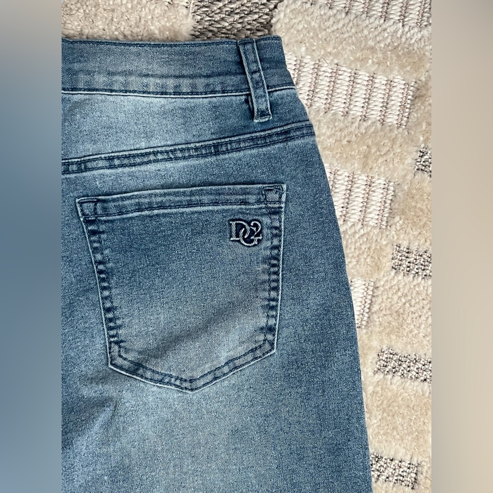 NWTS DG2 by Diane Gilman Any 3/$28 w/$4.99 ship  Floral Embroidered Cropped Jean - Picture 6 of 15